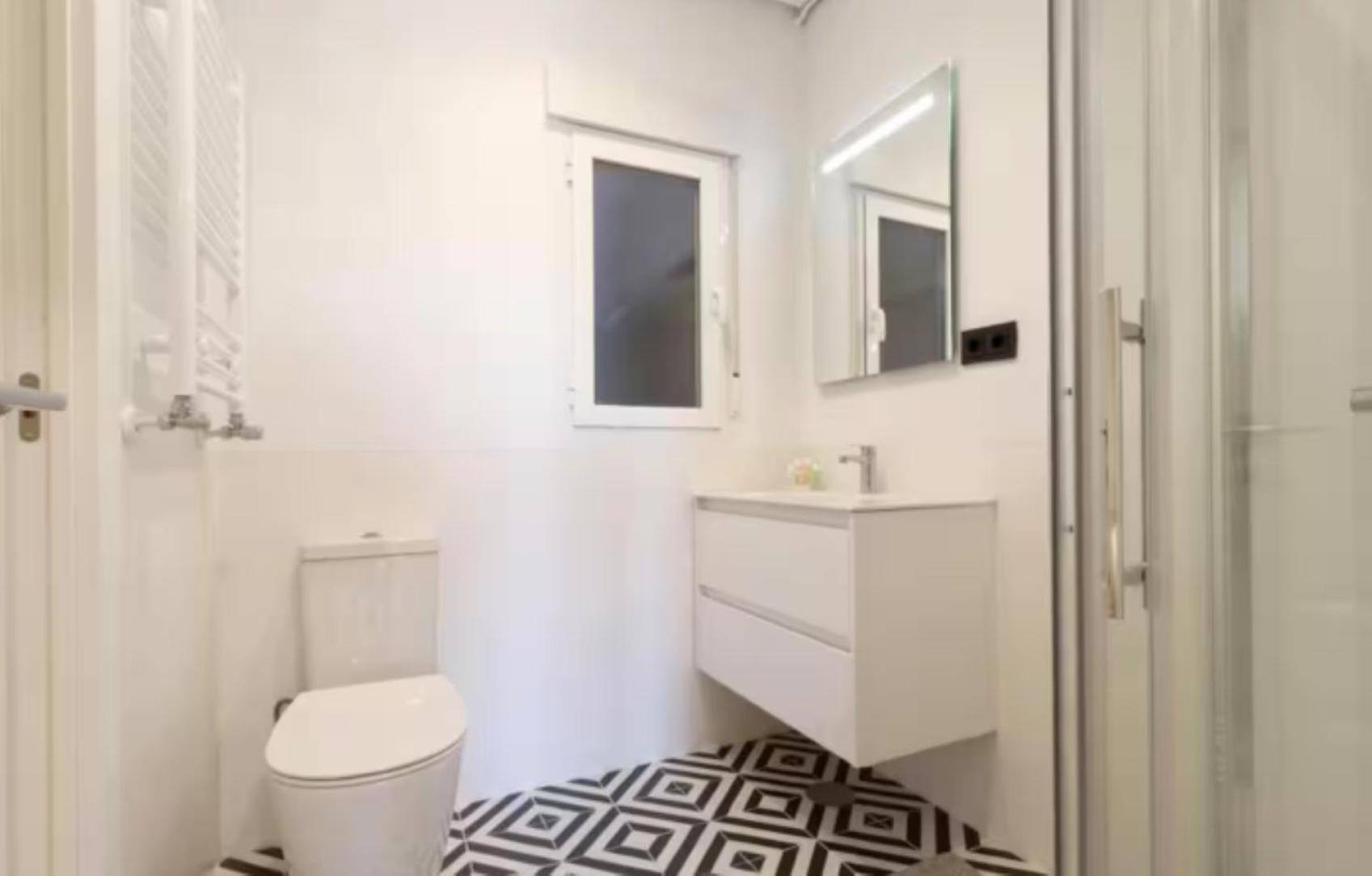 Apartamento Diseno Moderno Y Confort En Puerta Del Angel Madrid