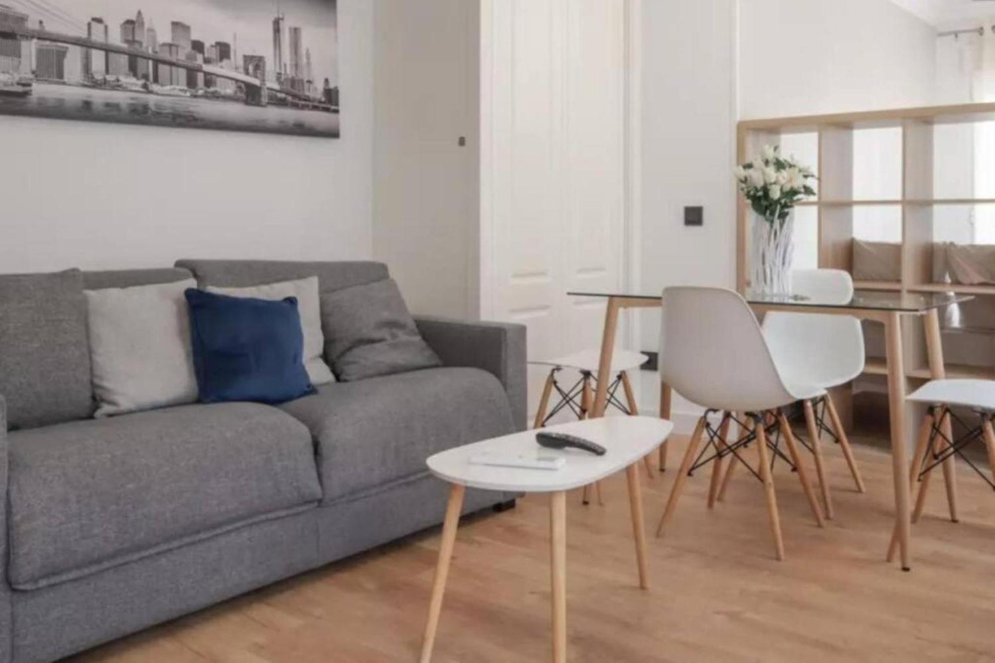 Diseno Moderno Y Confort En Puerta Del Angel Apartamento